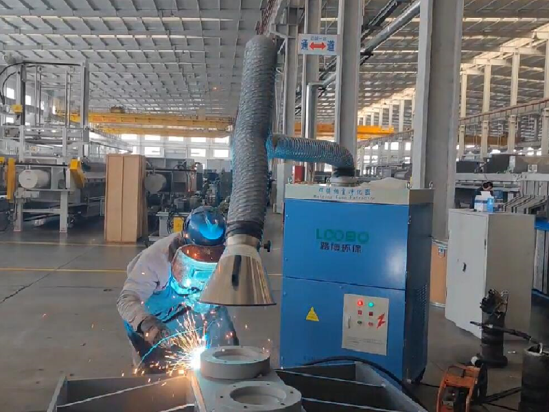 焊点在哪,净化到哪”——移动式焊烟净化器的的实战优势 焊点在哪,净化到哪”——移动式焊烟净化器的的实战优势